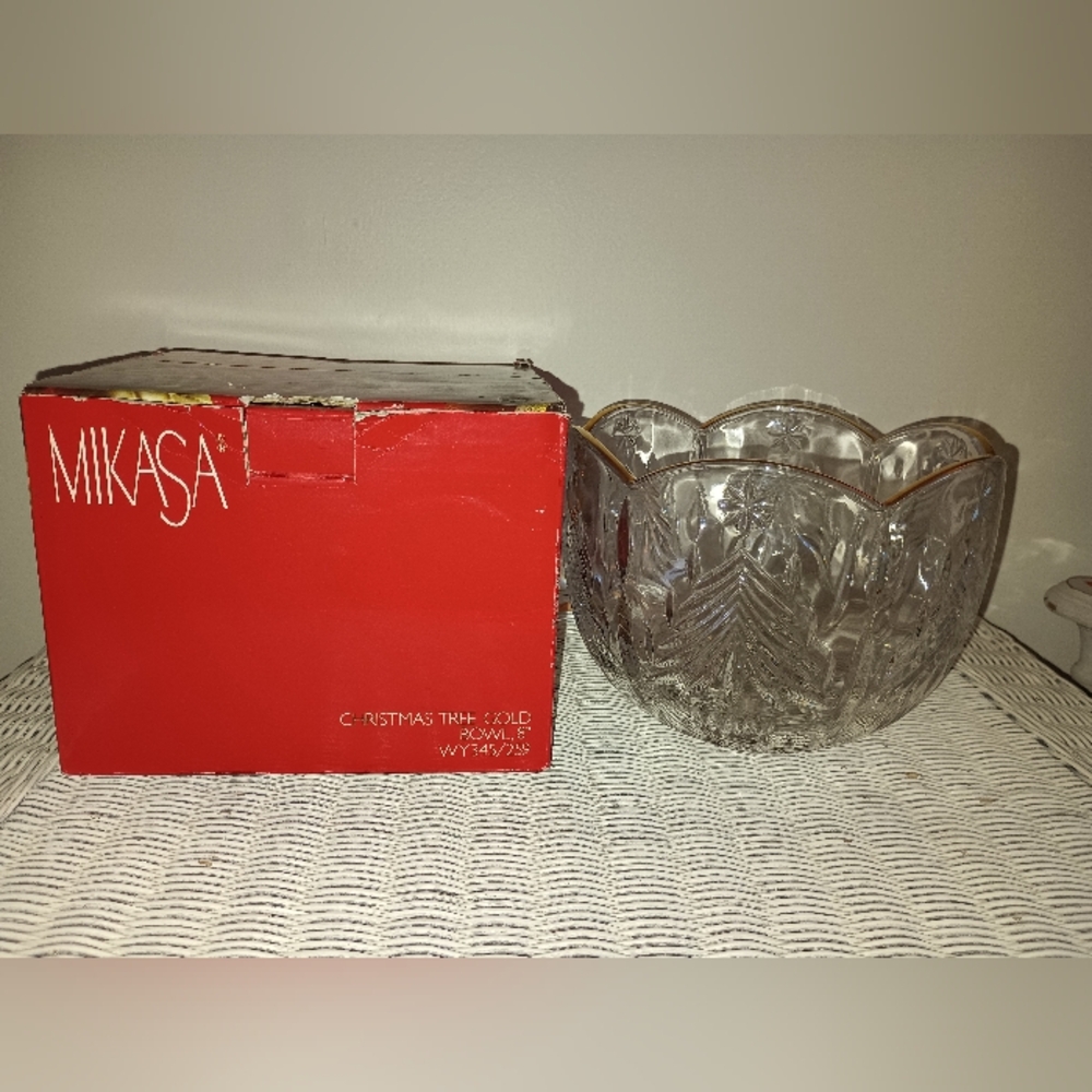 Mikasa Gold Christmas Bowl